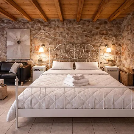 Estate Tsiati Tatil Evi Pirgiotika